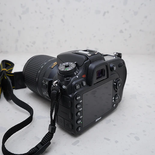 Nikon D7200 + 18-140mm - USADO 3
