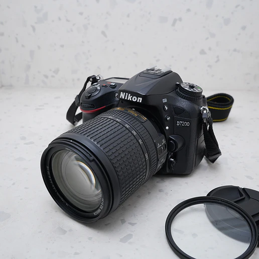 Nikon D7200 + 18-140mm - USADO 2