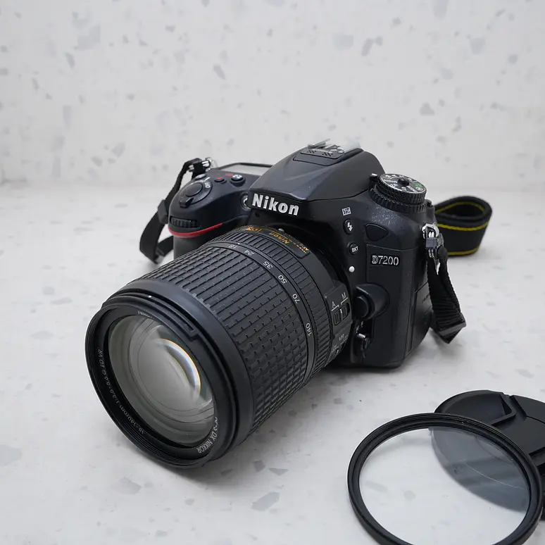 Nikon D7200 + 18-140mm - USADO 2