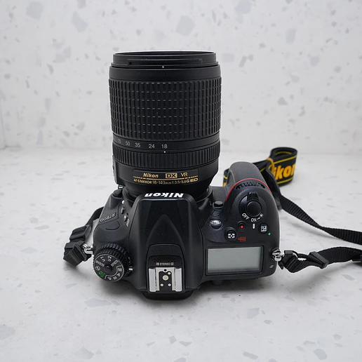Nikon D7200 + 18-140mm - USADO 6