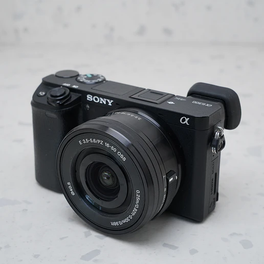 SONY A6300 + 16-50mm - USADO 3