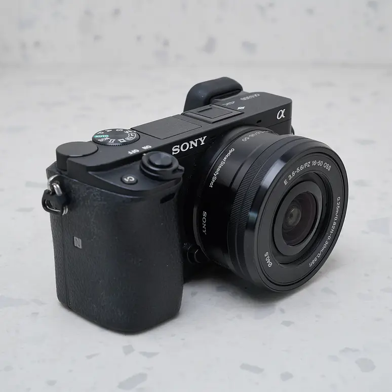 SONY A6300 + 16-50mm - USADO 5