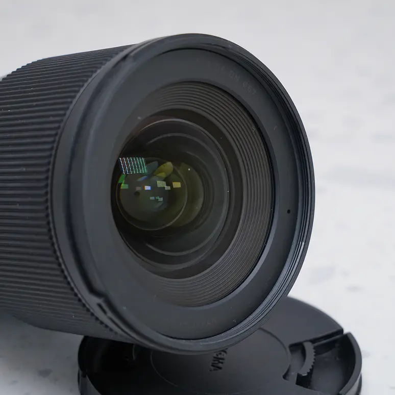 Sigma 16mm f/1.4 DC DN Sony - USADO- COPIA 4
