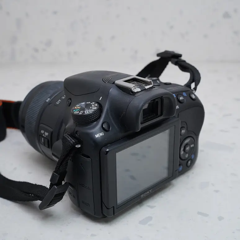 Sony Alpha SLT-A58 + 18-55mm - USADO 4