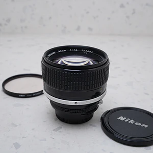Nikon AI-S NIKKOR 85mm f/1.4 - USADO