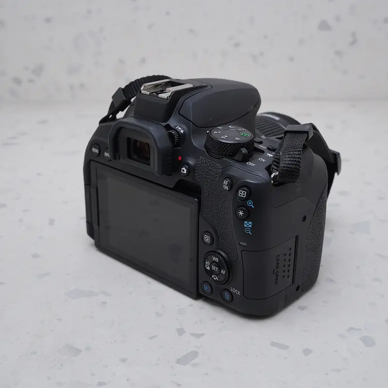 Canon T8i + 18-55mm - USADO 5