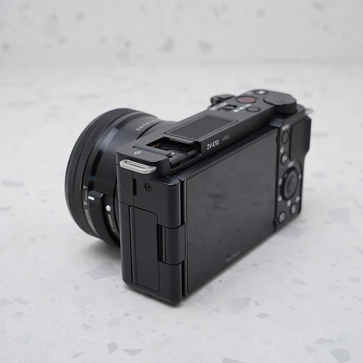 Sony ZV-E10 + 16-50mm - USADO 3