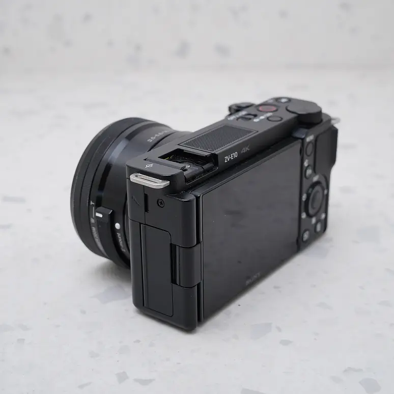 Sony ZV-E10 + 16-50mm - USADO 3