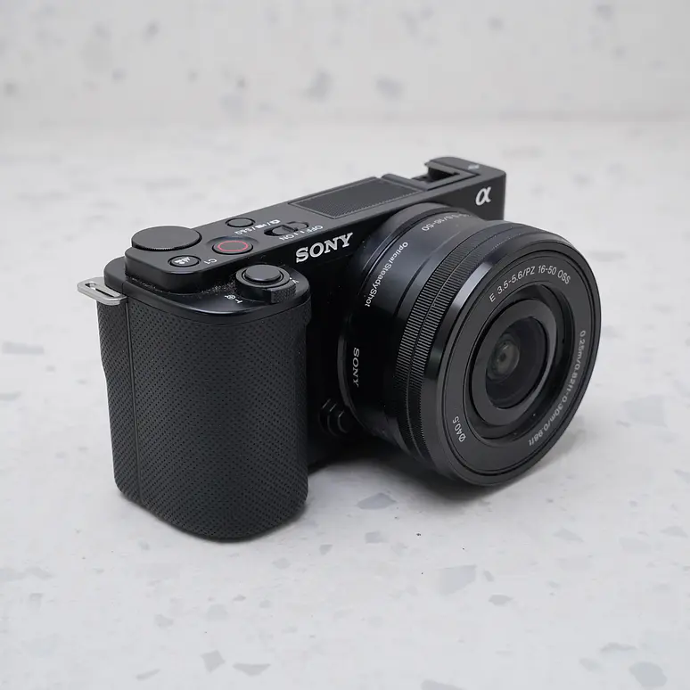 Sony ZV-E10 + 16-50mm - USADO 6