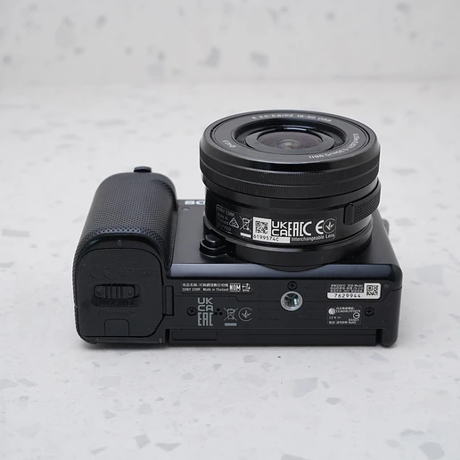 Sony ZV-E10 + 16-50mm - USADO 8