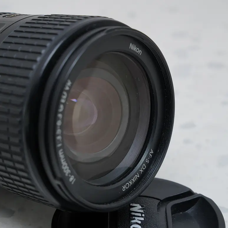 Nikon AF-S DX NIKKOR 18-300mm f/3.5-6.3G ED VR - USADO 4