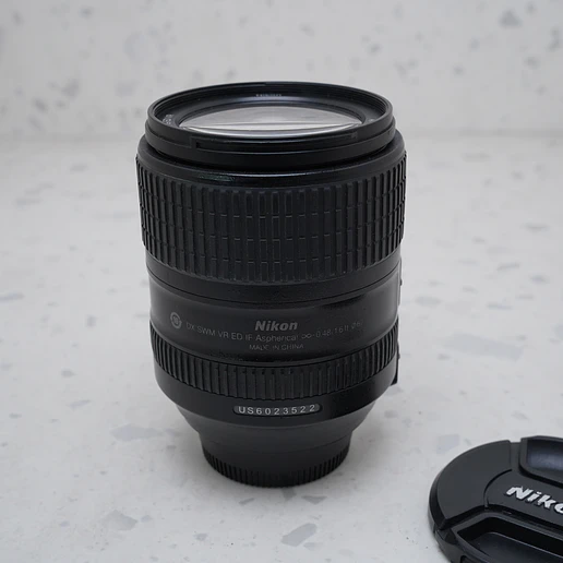 Nikon AF-S DX NIKKOR 18-300mm f/3.5-6.3G ED VR - USADO 3
