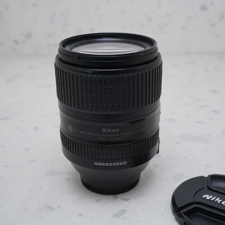 Nikon AF-S DX NIKKOR 18-300mm f/3.5-6.3G ED VR - USADO 3