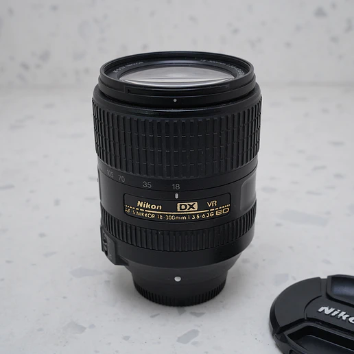 Nikon AF-S DX NIKKOR 18-300mm f/3.5-6.3G ED VR - USADO 2