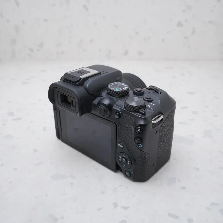 Canon EOS R10 + 18-45mm - USADO 4