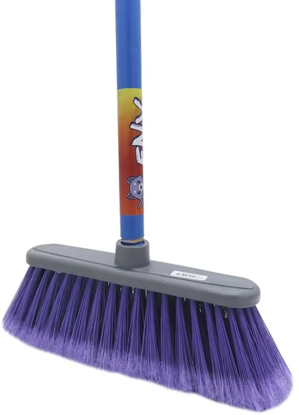 Escoba Lola Vale con mango de madera pintado 3