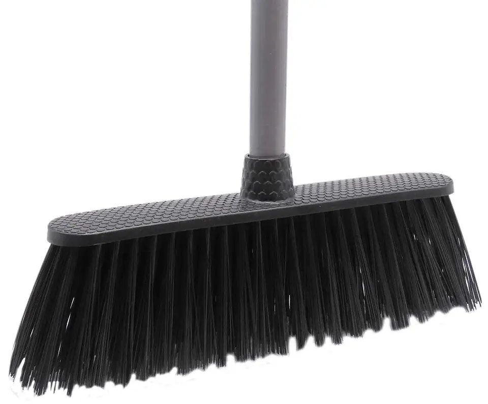 Escoba SiClean de Cerdas Duras con Palo de Madera Forrado 1