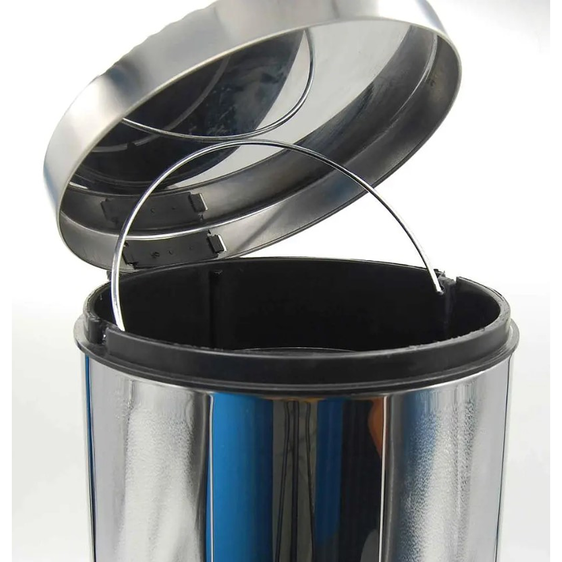 Cesto metálico para basura con Pedal 3