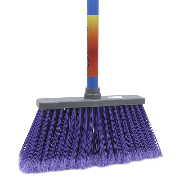 Escoba Kika Super Mia Con Mango De Madera Pintado  2