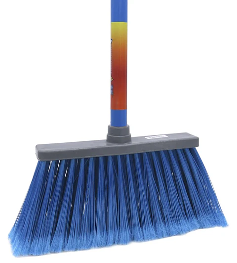 Escoba Kika Super Mia Con Mango De Madera Pintado 