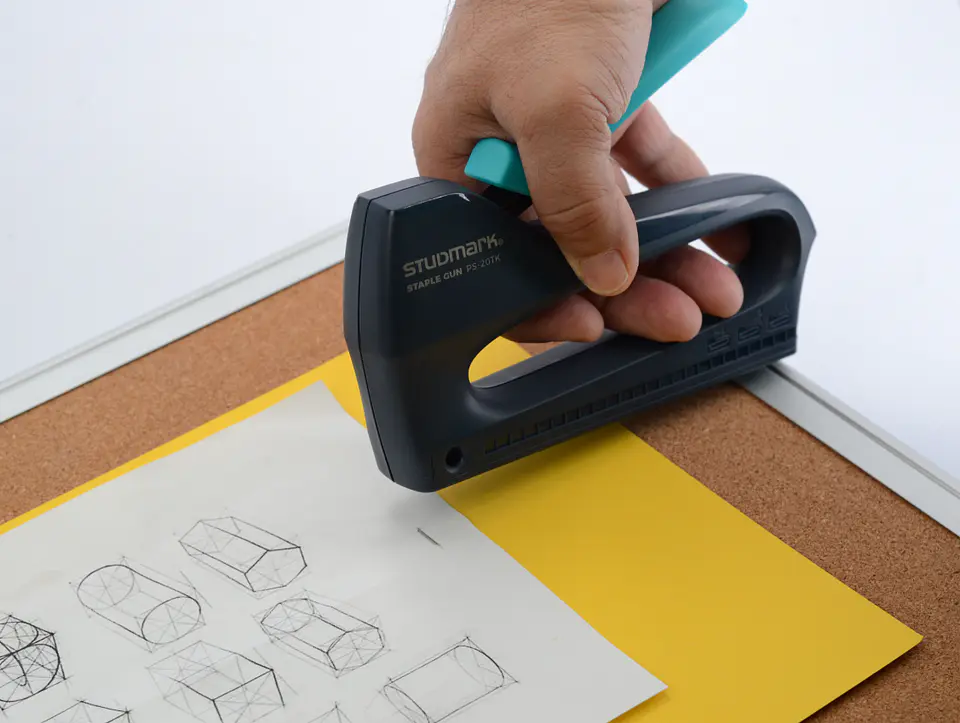 Engrapadora tipo Pistola Studmark 3