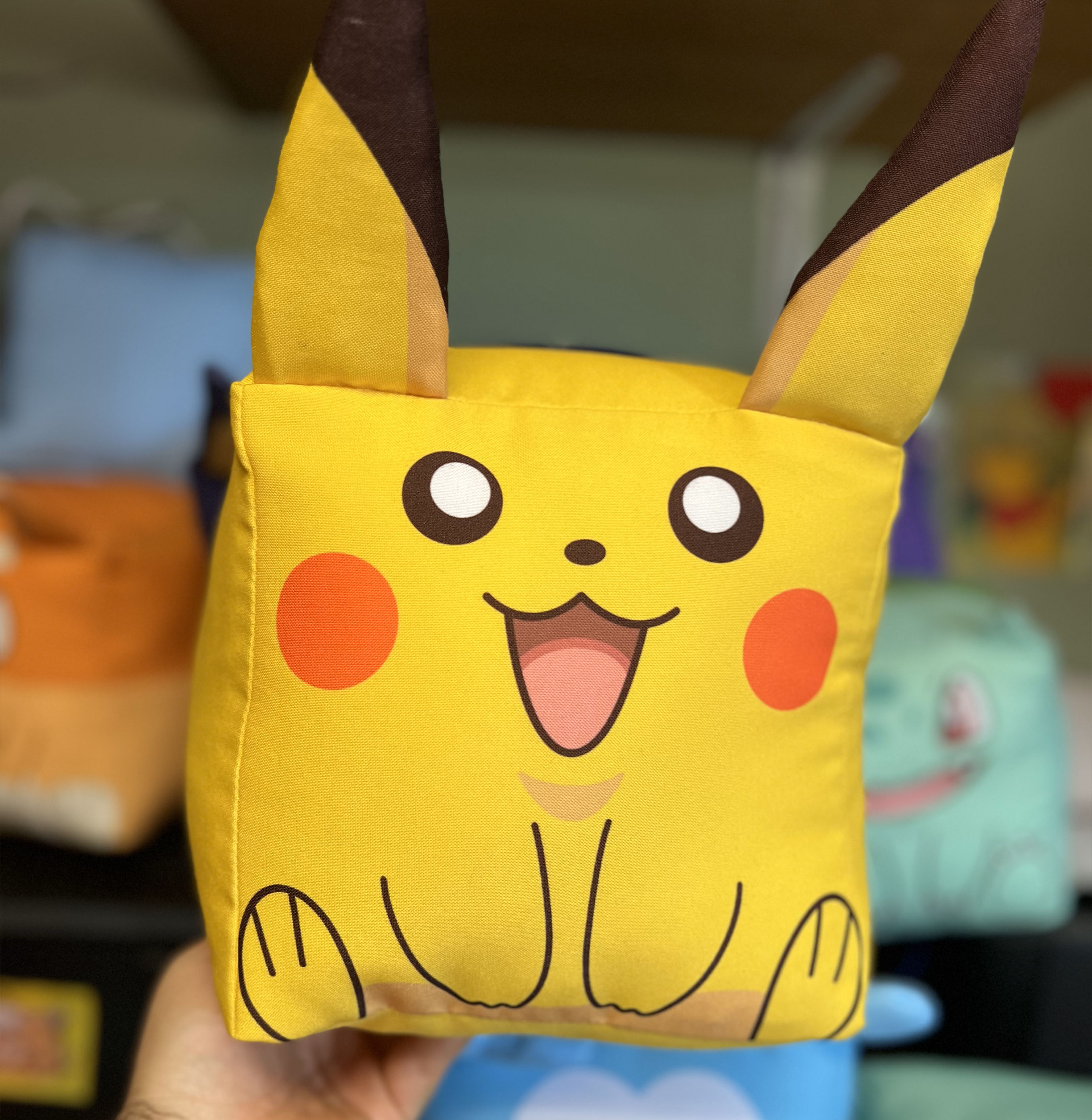 Peluche cubito Pikachu Pokémon
