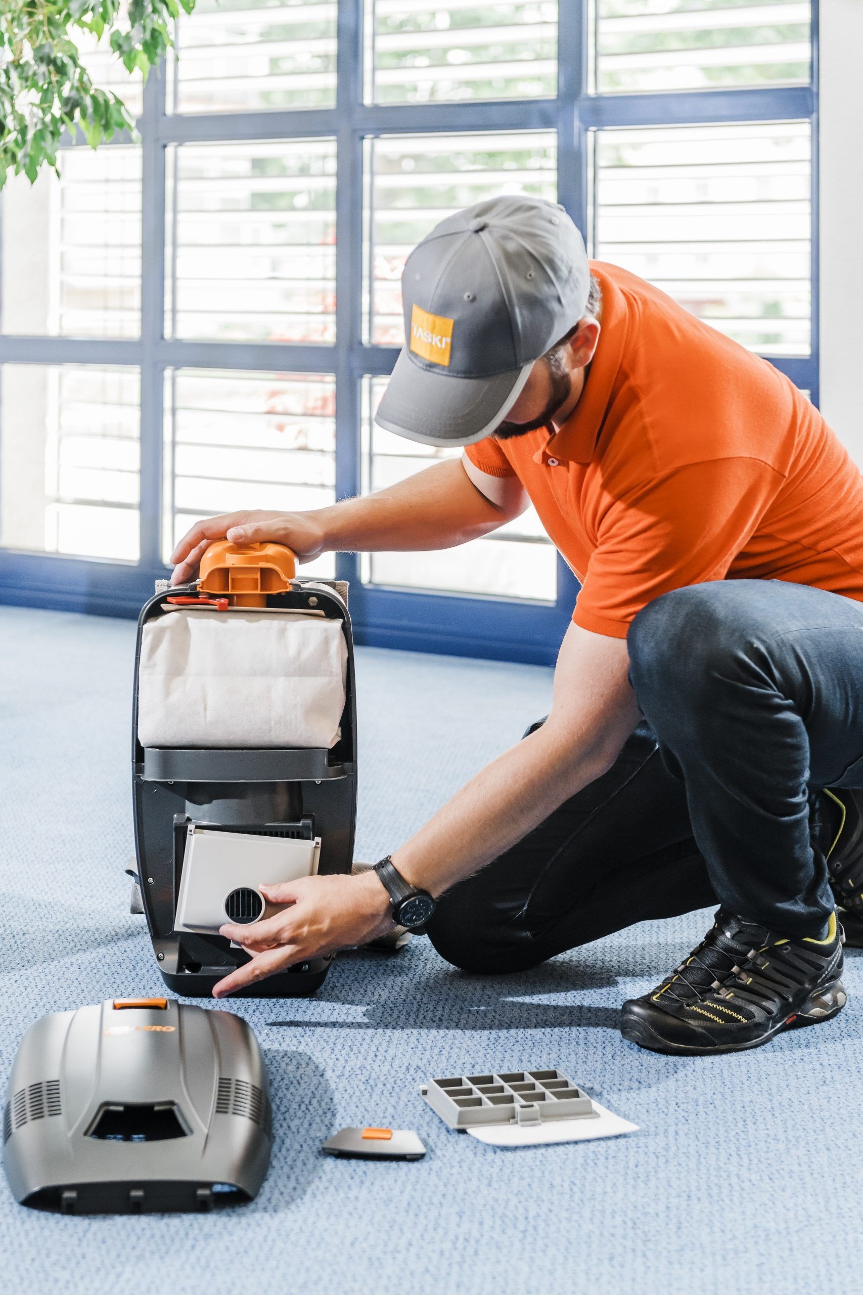 Aspiradora a Batería para polvo mochila TASKI AERO BP Lithium 6