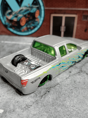 Nissan Titan Hot Trucks Hot Wheels Mattel 2016