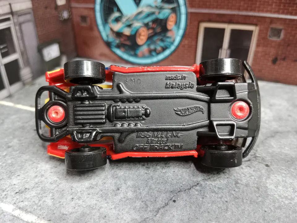 Off Track Exclusive Hot Wheels Mattel 2012 3