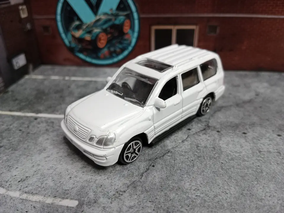 Toyota Land Cruiser Nº6010 Motor Max 1/64 1