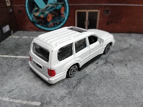 Toyota Land Cruiser Nº6010 Motor Max 1/64