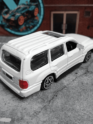 Toyota Land Cruiser Nº6010 Motor Max 1/64