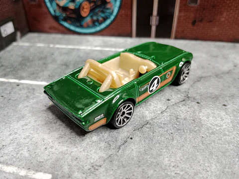 Triumph TR6 Exclusive Hot Wheels Mattel 2013