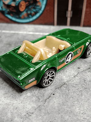 Triumph TR6 Exclusive Hot Wheels Mattel 2013