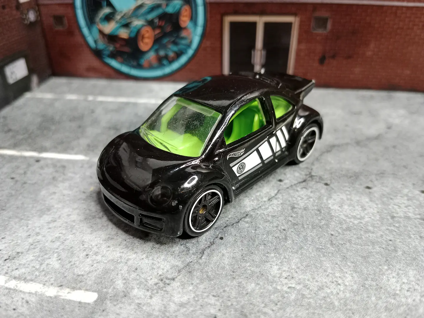 Volkswagen New Beetle Cup Night Burnerz Hot Wheels Mattel 2016 1