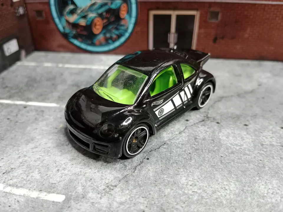 Volkswagen New Beetle Cup Night Burnerz Hot Wheels Mattel 2016 1