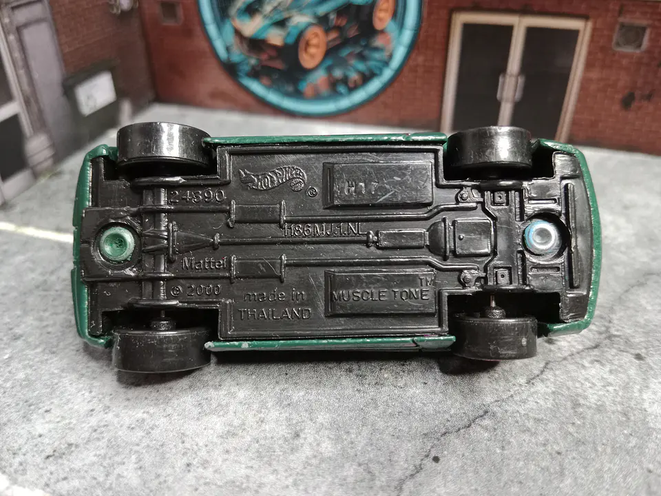 Muscle Tone Vision Avengers: Age of Ultron Marvel Hot Wheels Mattel 2015 3