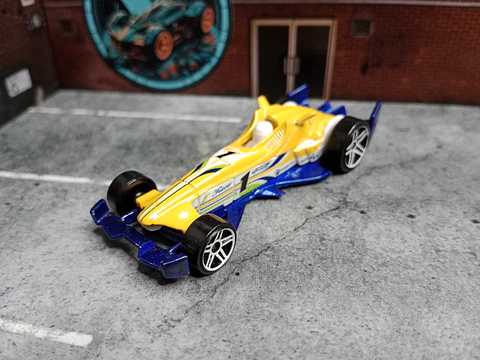 F-Racer Mystery Models: Circuit Champions Hot Wheels Mattel 2011