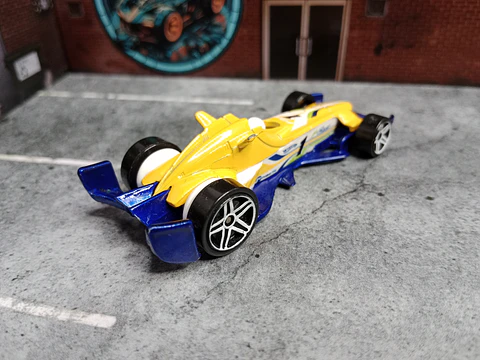 F-Racer Mystery Models: Circuit Champions Hot Wheels Mattel 2011