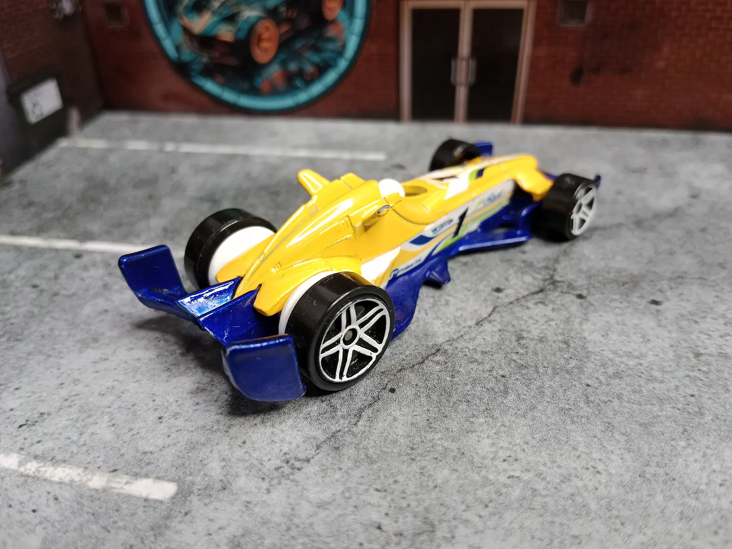 F-Racer Mystery Models: Circuit Champions Hot Wheels Mattel 2011 2