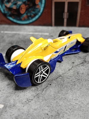 F-Racer Mystery Models: Circuit Champions Hot Wheels Mattel 2011