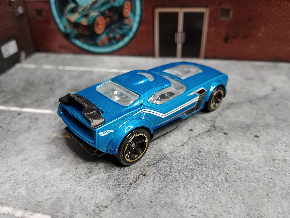 Fast Fish HW Video Game Heroes Hot Wheels Mattel 2011 2