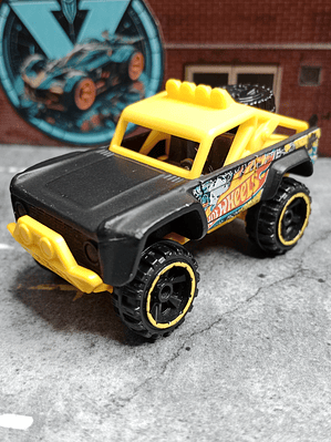 Custom Ford Bronco Stunt Circuit Hot Wheels Mattel 2013