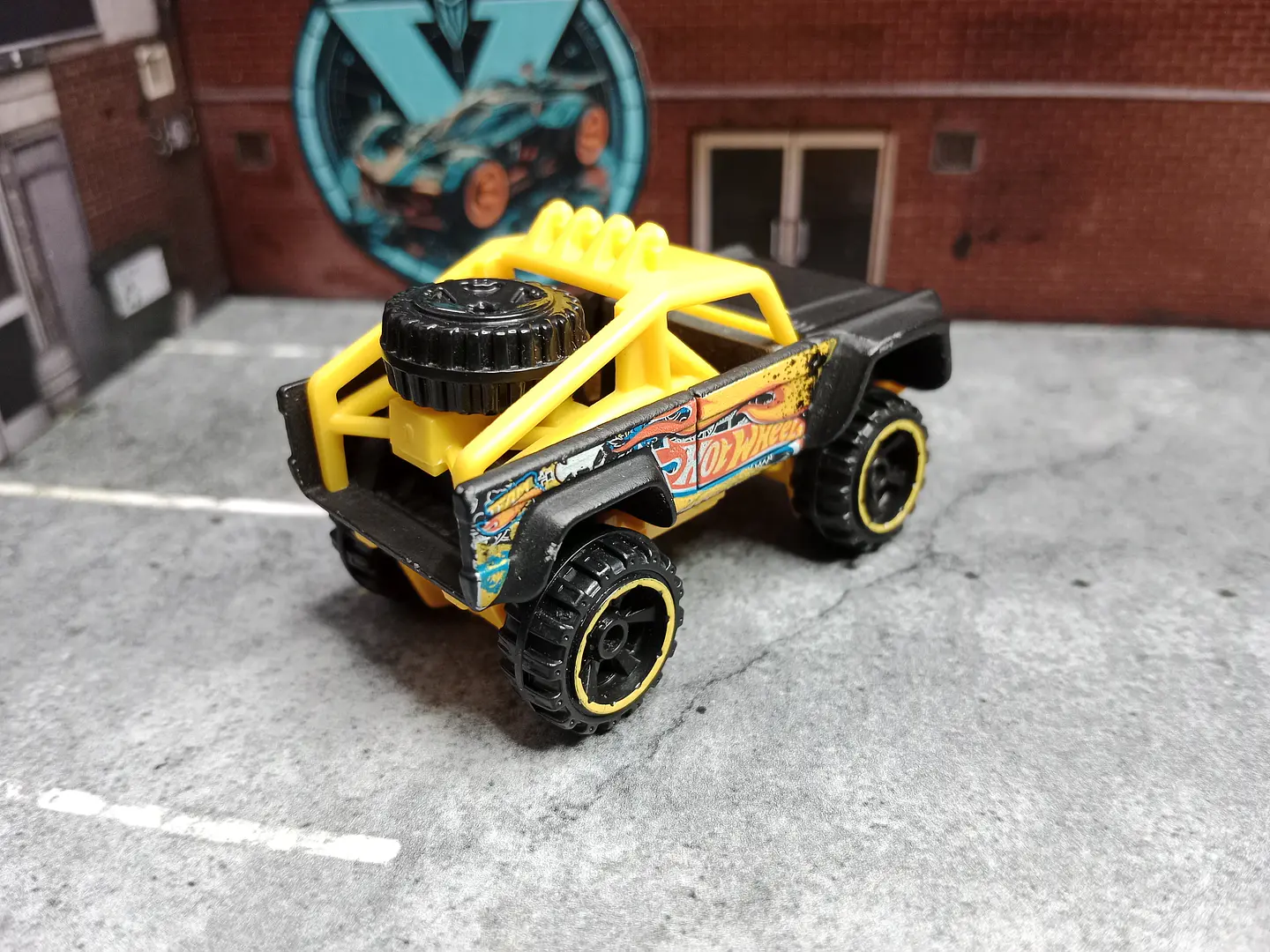 Custom Ford Bronco Stunt Circuit Hot Wheels Mattel 2013 2