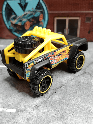 Custom Ford Bronco Stunt Circuit Hot Wheels Mattel 2013