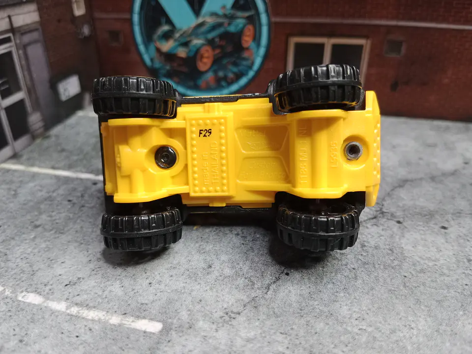 Custom Ford Bronco Stunt Circuit Hot Wheels Mattel 2013 3