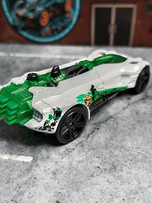 Gearonimo Stunt Circuit Hot Wheels Mattel 2013