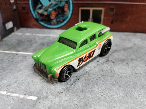 Cockney Cab II Super 6-Lane Raceway Hot Wheels Mattel 2011