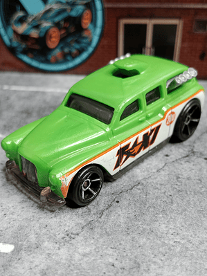 Cockney Cab II Super 6-Lane Raceway Hot Wheels Mattel 2011