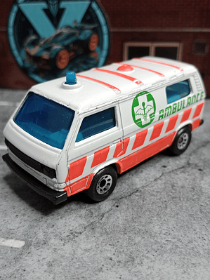 Volkswagen Transporter Ambulance Matchbox 1994 1/62